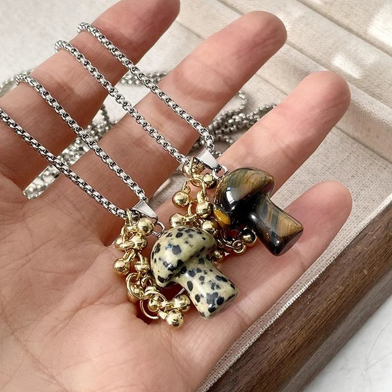Collana lunga con ciondolo a forma di fungo di cioccolato in pietra naturale, realizzata a mano, regalo di Natale o di compleanno.