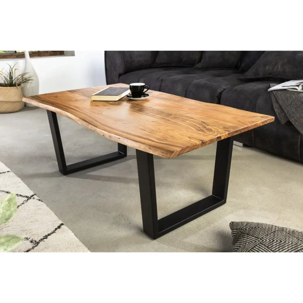 Tavolino basso ARKAYA 120 cm in legno di acacia massiccio con gambe in metallo nero a forma di U