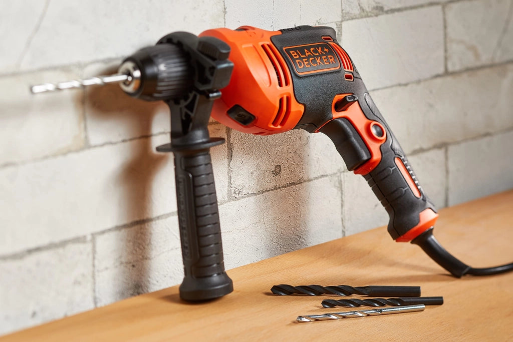 Trapano a Percussione Black Decker BEH710K Qs 710 w