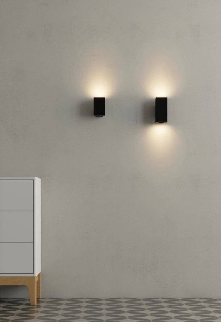 Zio Wall Dual Applique LED rettangolare a doppia emissione con attacco GU10 per lampadine da 50mm, colore nero opaco - Beneito & Faure