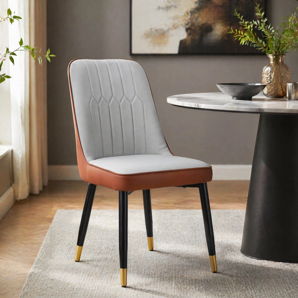 Set di 2 sedie da pranzo moderne in PU bicolore grigio chiaro e marrone; gambe nere in metallo