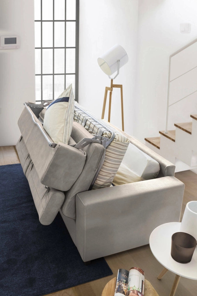 Divano Letto Alinia, Divano a 2 posti, Made in Italy, Sofà\  Soggiorno con apertura girevole, con poggiatesta regolabili e Braccioli slim, cm 160x95h85, Tortora