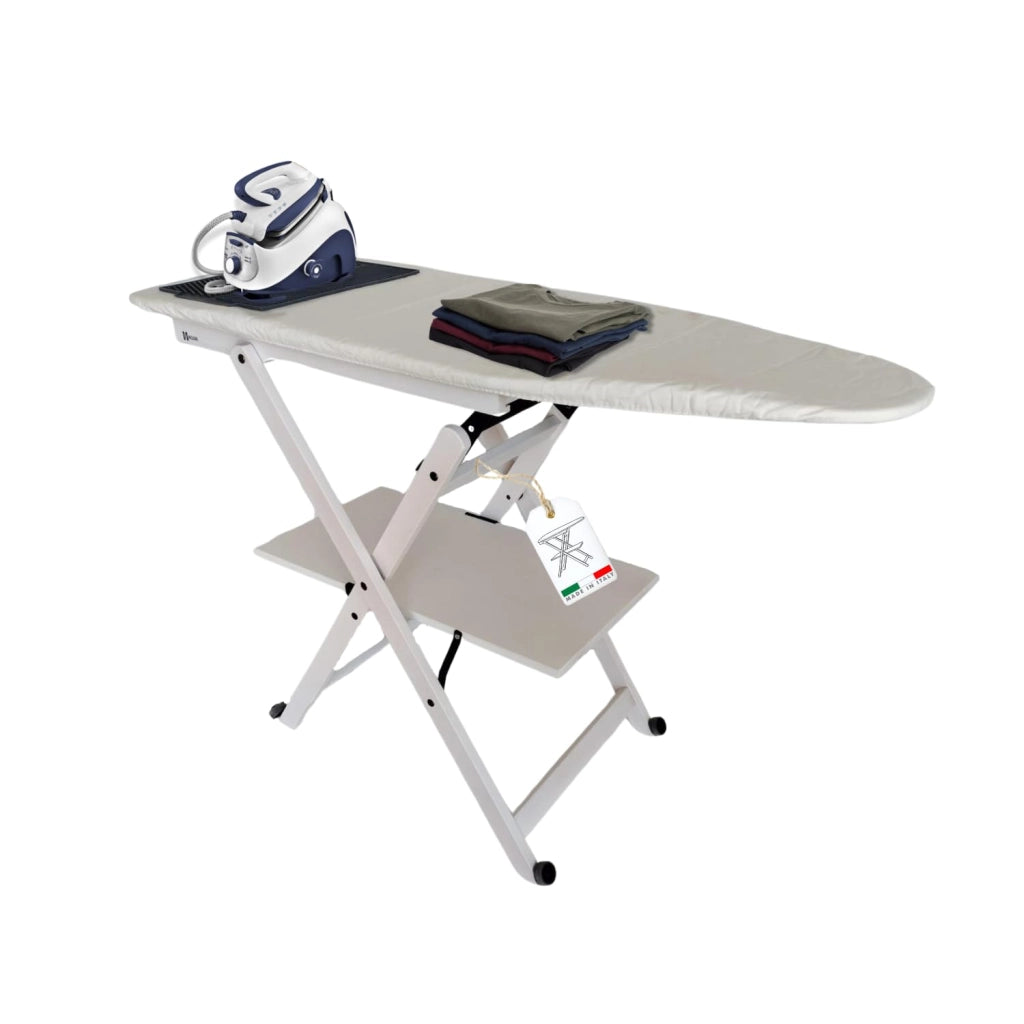 MOHOME Asse da Stiro Legno Faggio Pieghevole Salvaspazio Tappetino Silicone Portacaldaia Rotelle Trasportabili Dimensioni 123 x 89 x 48 cm Made in Italy Con Set 3 Grucce in Omaggio Colore: Bianco
