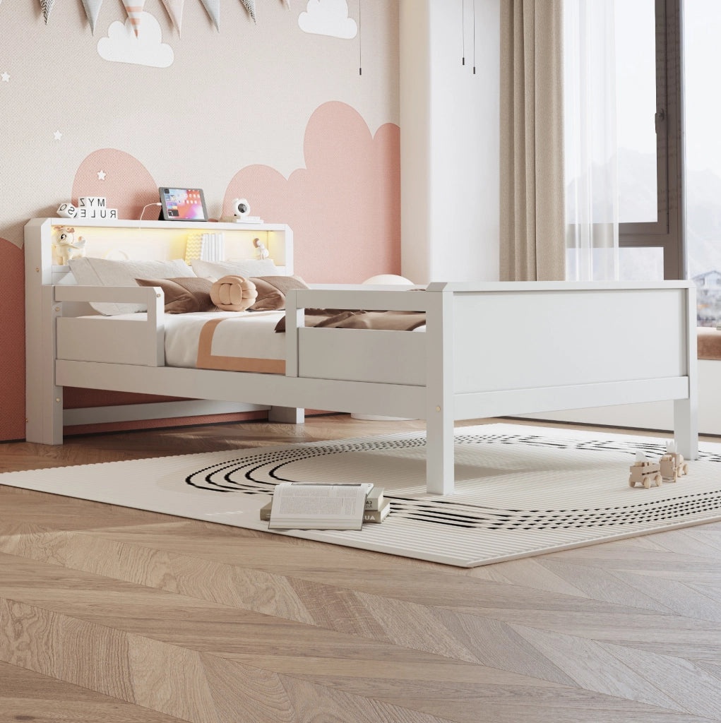 Letto singolo multifunzione 90x200 cm in legno bianco con LED; presa USB e USB-C; testiera con ripiano