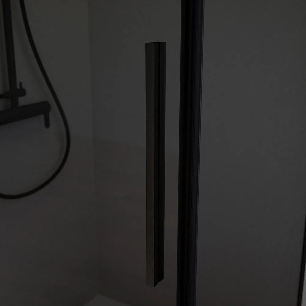 Box doccia 90x70cm con apertura a battente e parete fissa, profili nero opaco e vetro da 6mm fumè h195 | Elba