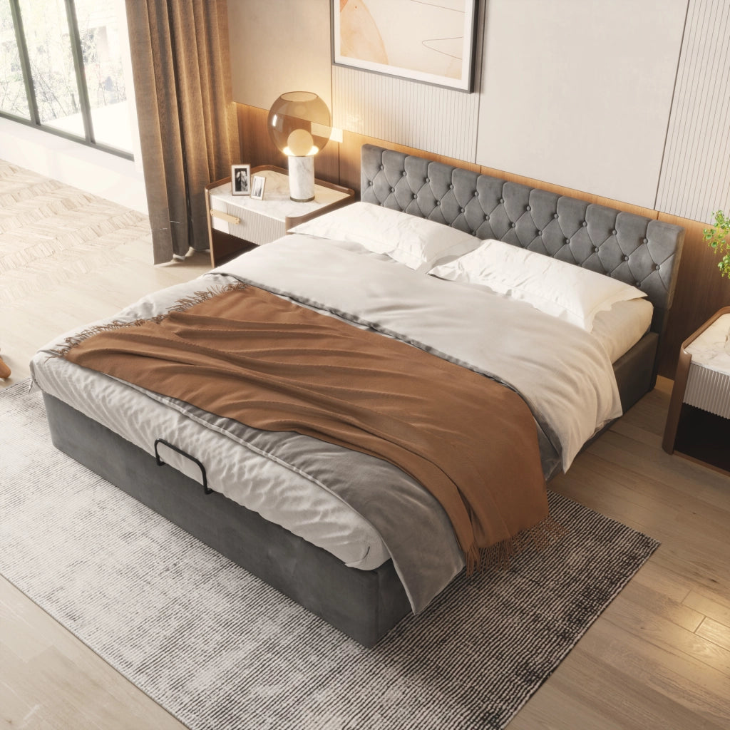 Letto matrimoniale imbottito in velluto grigio 180x200 cm con testiera trapuntata, rete a doghe e contenitore idraulico