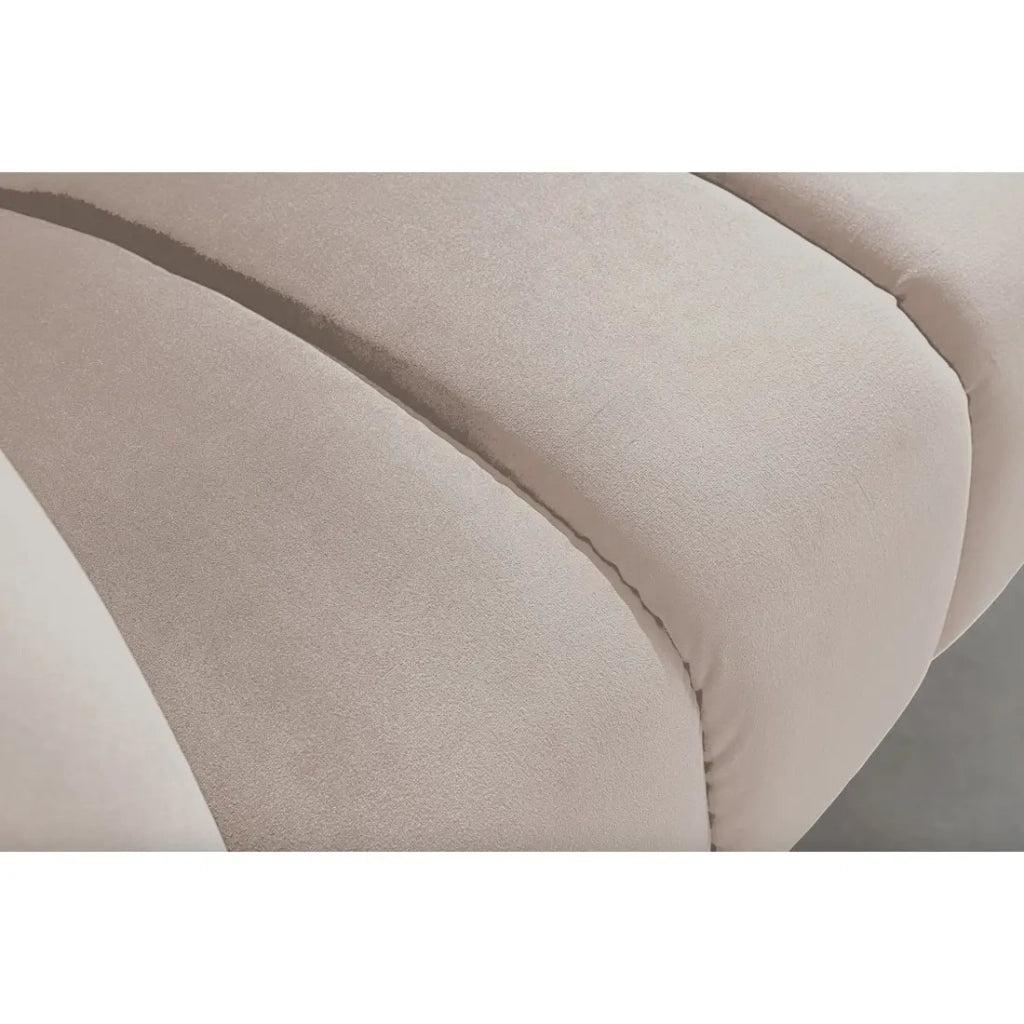 Divano dritto NORA 2 posti bianco champagne – Divano elegante in velluto con piedi in metallo nero