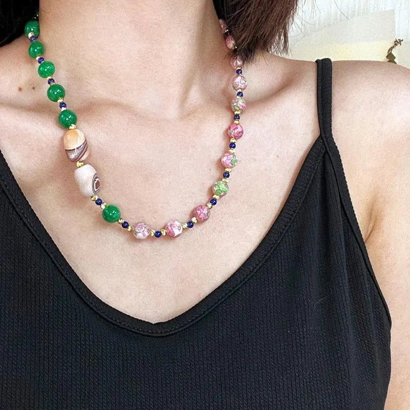 Collana fatta a mano con perline di lapislazzuli, agata, ceramica rosa e pietra naturale, regalo di Natale o compleanno.