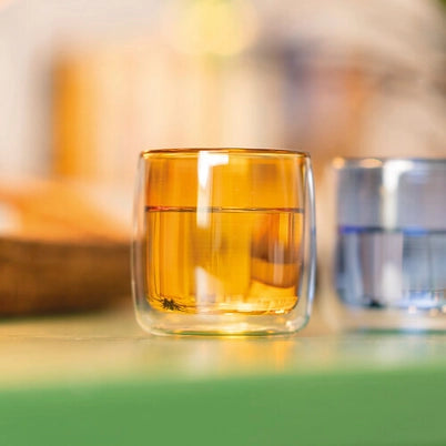 No Bilia Set 4 Bicchieri Tumbler in Vetro Borosilicato a Doppia Parete Trasparente e Bluino Design Contemporaneo Artigianale Elegante e Resistente