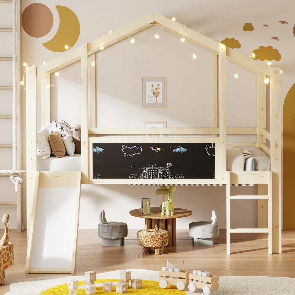 Letto a soppalco per bambini 90×200 cm con scala; scivolo e lavagna; senza materasso; legno massello; naturale
