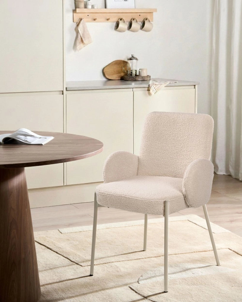 Sedia da sala da pranzo Rivestimento bouclé beige chiaro Base leggera Struttura in ferro Design retrò