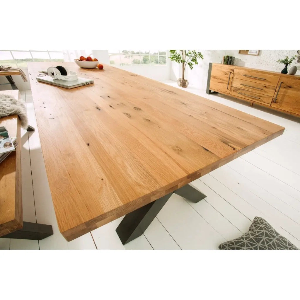 Tavolo da pranzo CAVARA – Rovere selvaggio e metallo nero – 240 cm – Stile industriale