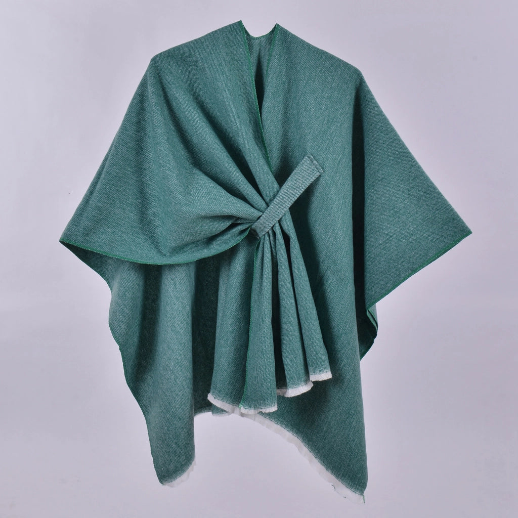 Mantella da donna con spacco diagonale e laccetti a pois color fango, con frange.