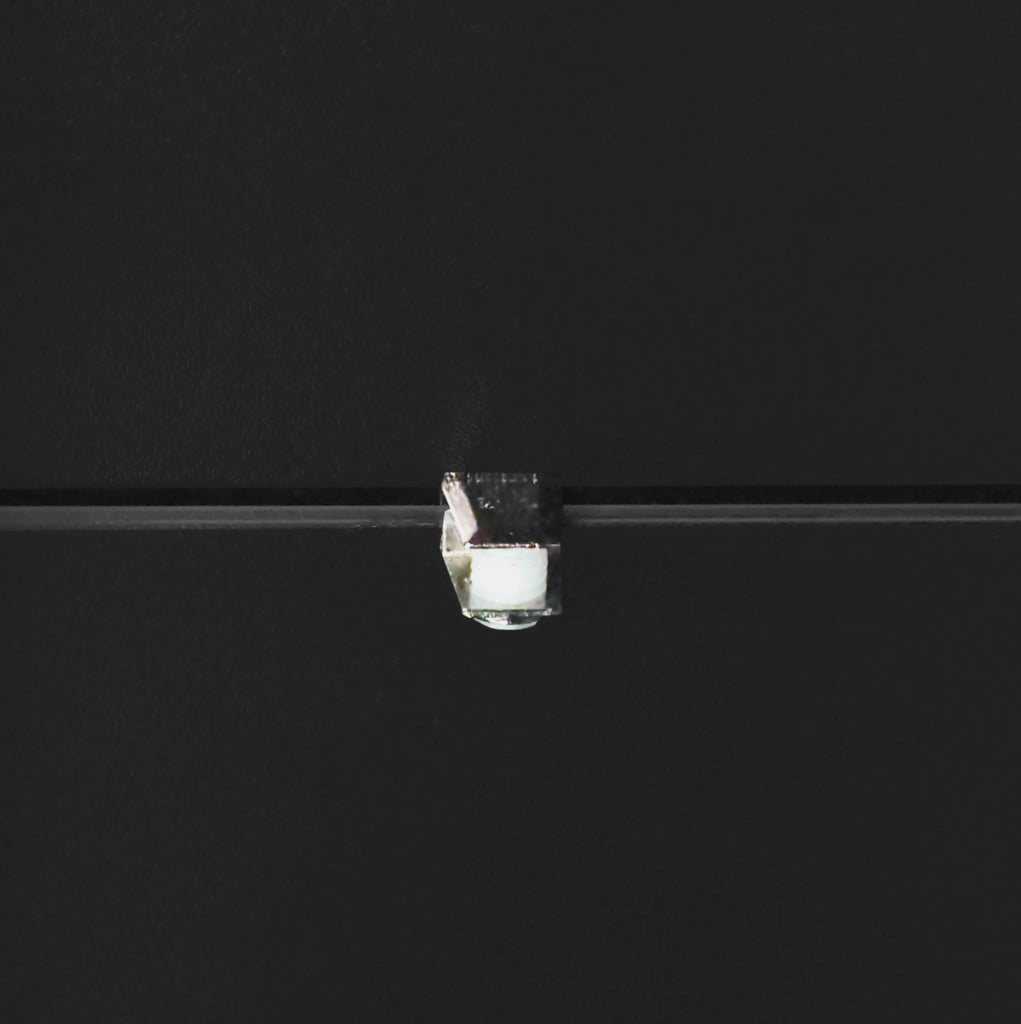Vetrina 55x38x166 cm con illuminazione LED e 3 ripiani in vetro in pannello truciolare nero