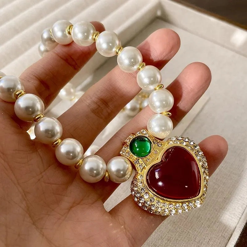 Collana con ciondolo a forma di cuore in perla di vetro vintage, realizzata a mano, regalo di Natale o compleanno.