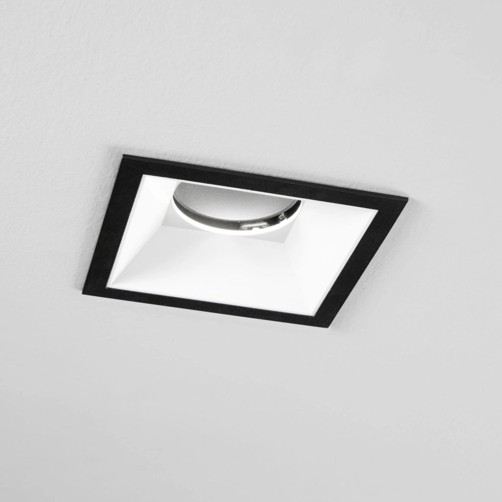 ZEUS SQUARE CORNICE CON BORDO QUADRATA 21 W  10,6X10,6CM NERA