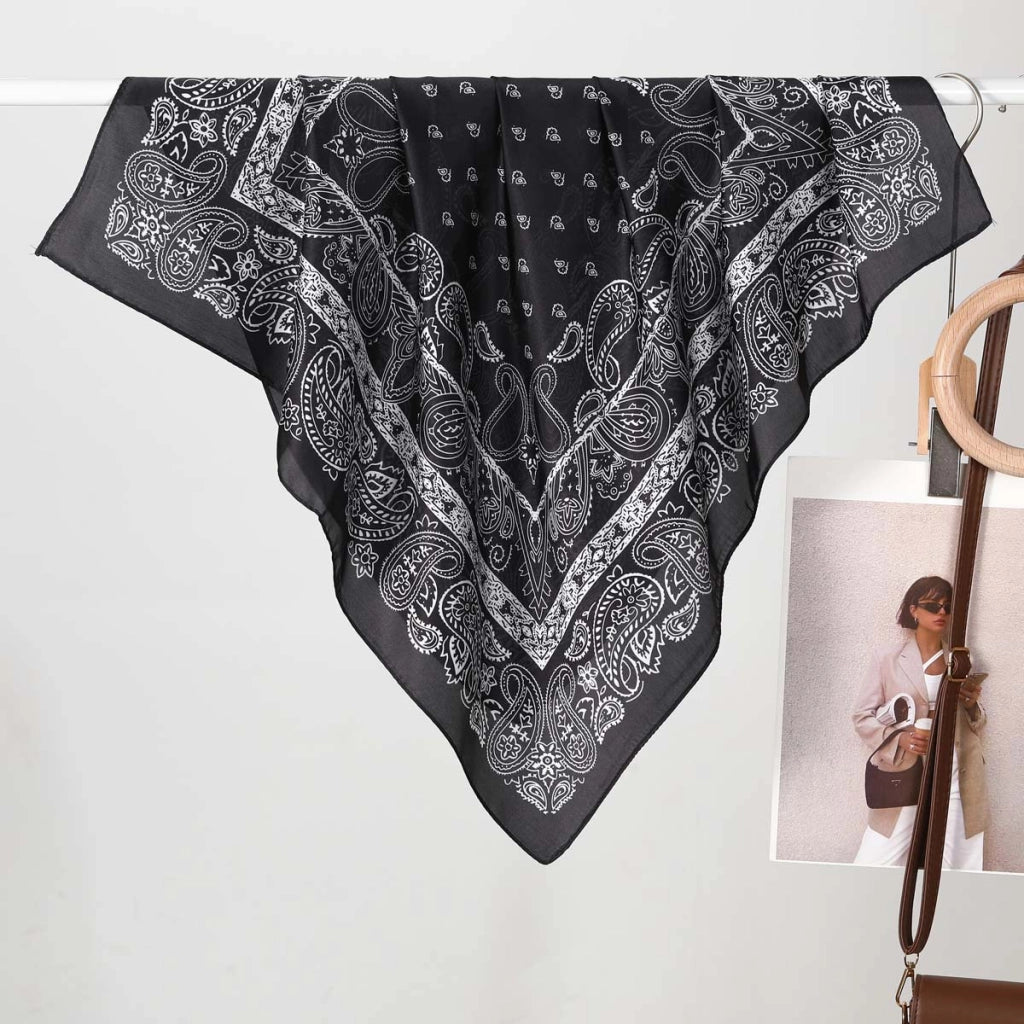 Eleganti e trendy sciarpe di seta da donna, realizzate in pura seta.