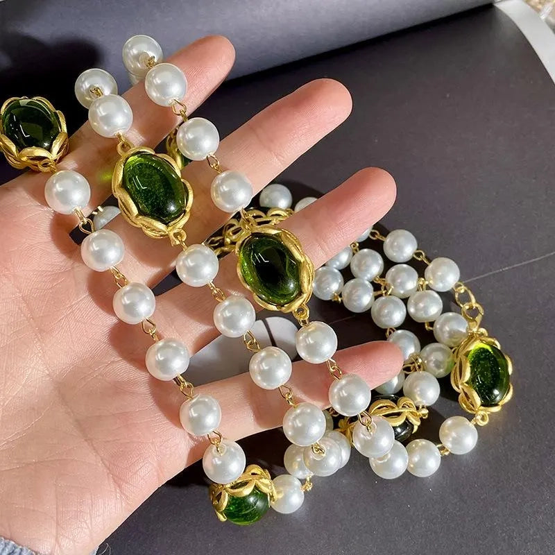 Collana vintage fatta a mano con perle e perline in vetro verde, accessori di lusso, regalo di Natale o di compleanno.
