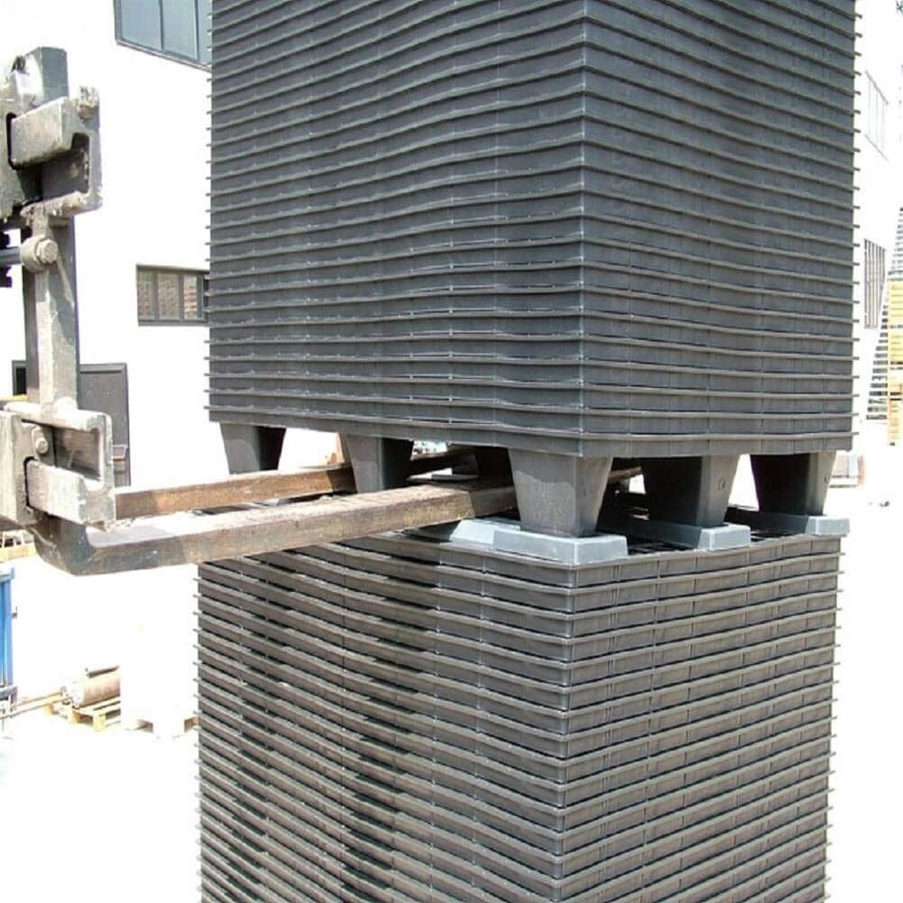 Pallet in plastica riciclata PP 400x600x124 mm con 4 piedi piano forato portata statica 500 kg dinamica 400 kg Nero