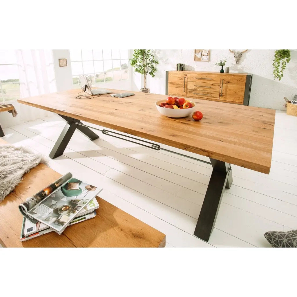 Tavolo da pranzo CAVARA – Rovere selvaggio e metallo nero – 240 cm – Stile industriale