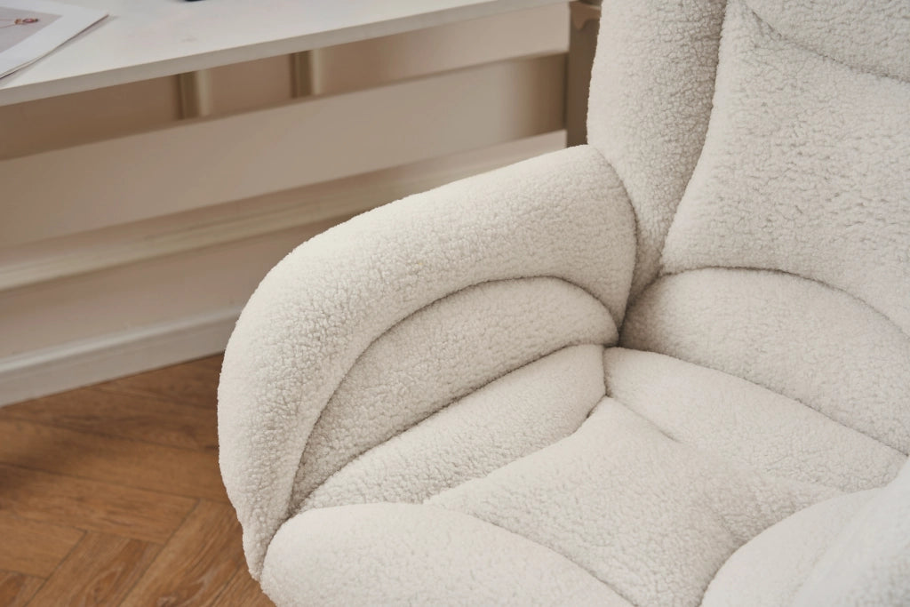 Sedia girevole regolabile in tessuto Teddy bianco con base in metallo dorato per home office