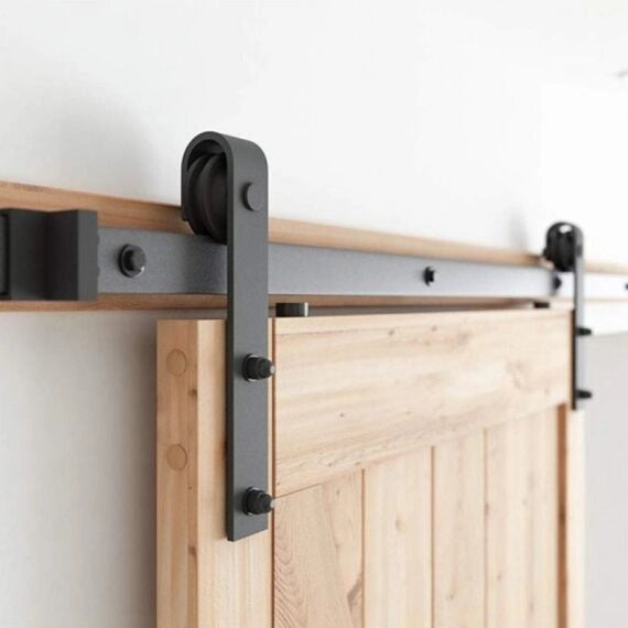 Set di porte scorrevoli Loft da 2 m, ideali per ottimizzare lo spazio.