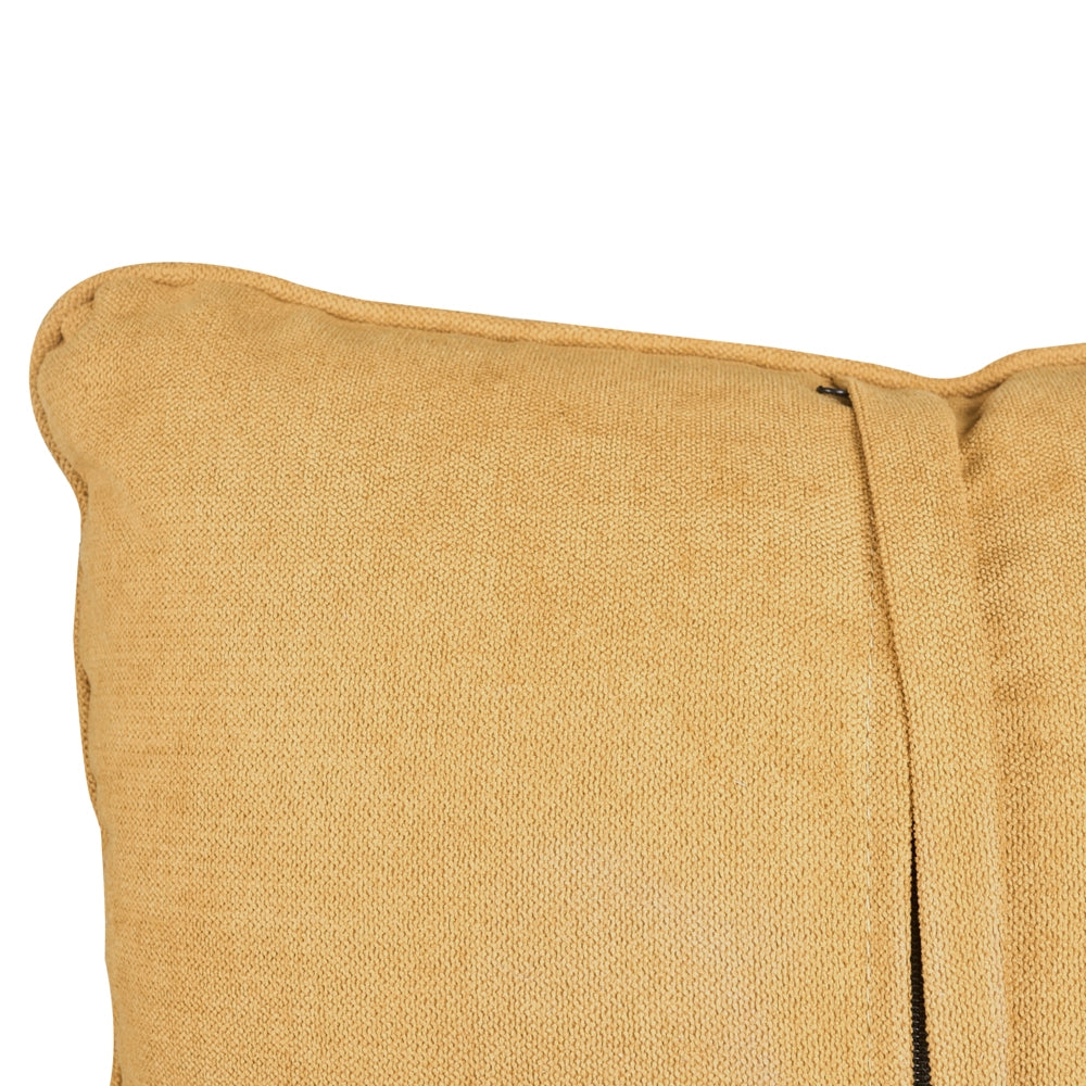 Divano a 2 posti in tessuto con cuscini decorativi, gambe in legno e trapuntatura decorativa, stile retrò senape