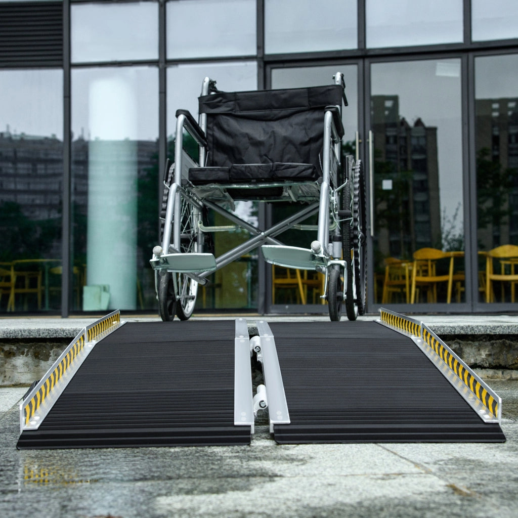 Rampa per Sedia a Rotelle Pieghevole e Antiscivolo 152x73 cm Capacità 272 kg in Alluminio