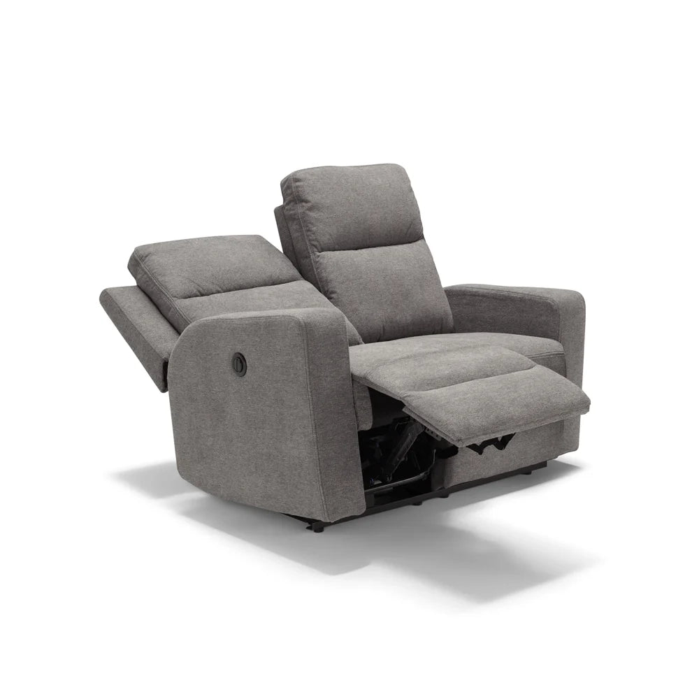 Divano reclinabile motorizzato Cesena a 2 posti reclinabili in maniera indipendente, massima imbottitura, design adatto per ambienti classici e moderni, colore Grigio