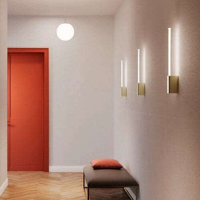 Brilliant Lampada da Parete LED 1 Luce in Alluminio Nero, Design Minimalista Cilindrico, Tecnologia TRIAC Dimmerabile, Dimensioni 8.2x3.6x70.2 cm