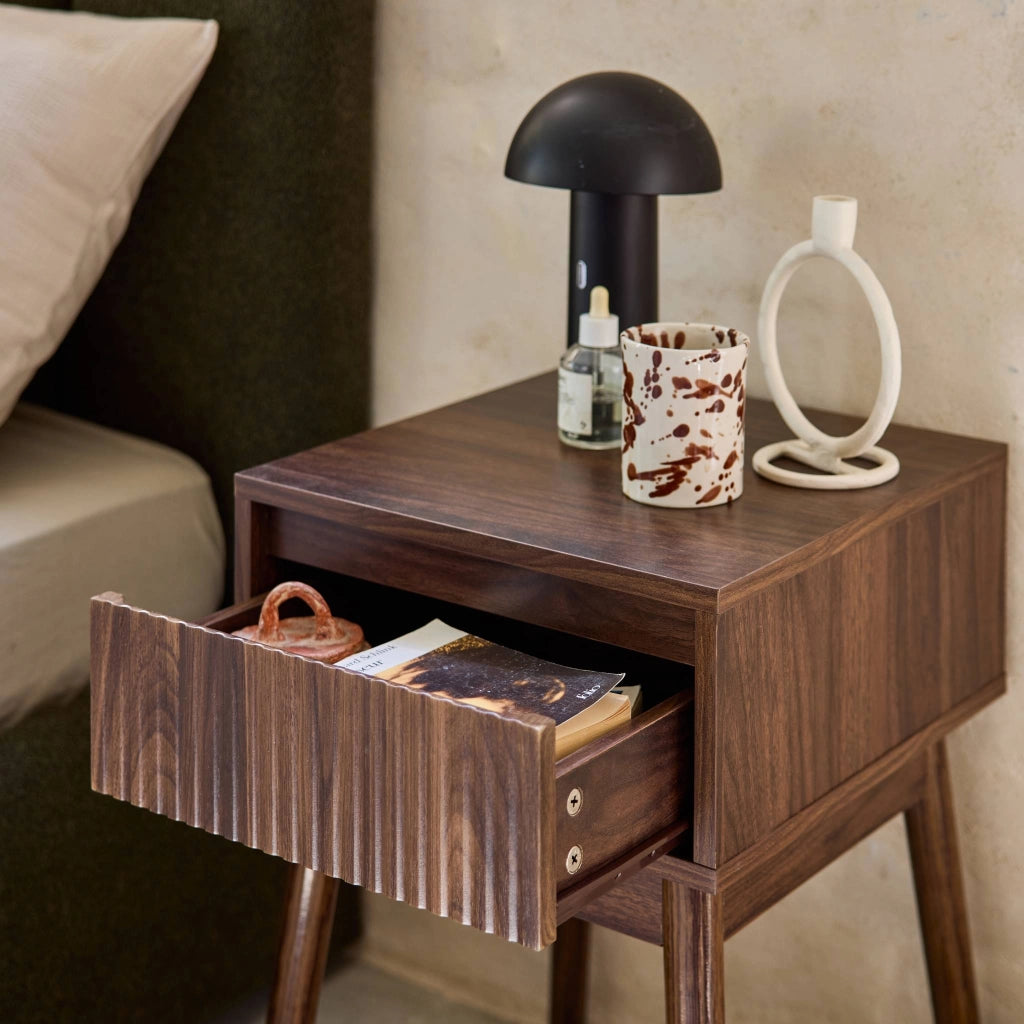 Set 2 comodini effetto legno con cassetto, noce