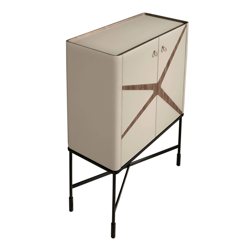 Credenza alta in similpelle, noce e acciaio nero