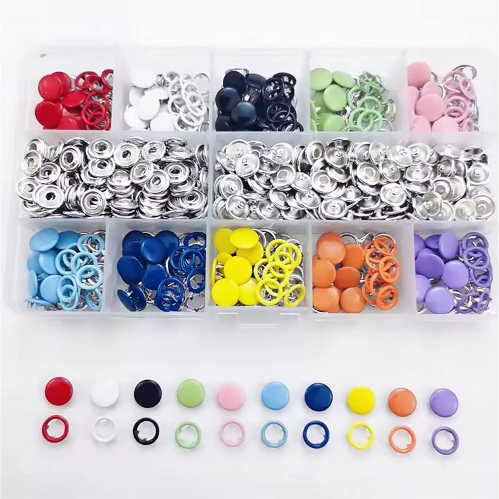 Set di Accessori SnapPro Color 200 – 200 Bottoni e Rivetti Colorati con Pinza | Per Tessuti, Abbigliamento e Fai da Te