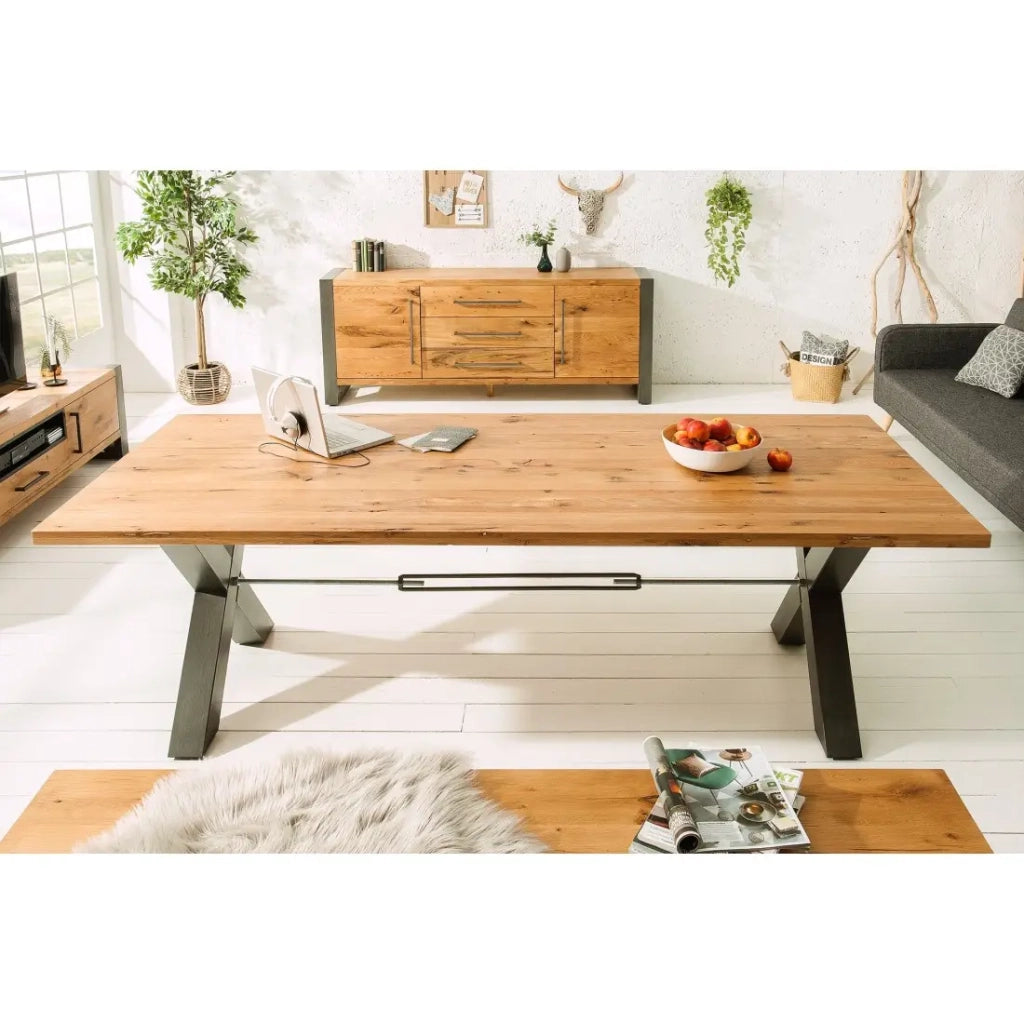 Tavolo da pranzo CAVARA – Rovere selvaggio e metallo nero – 240 cm – Stile industriale