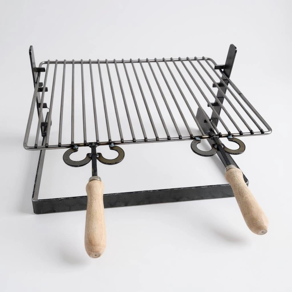 Griglia in ferro regolabile su più altezze, bistecchiera con manici in legno, per barbecue e camino per carne pesce verdure 40x36 cm