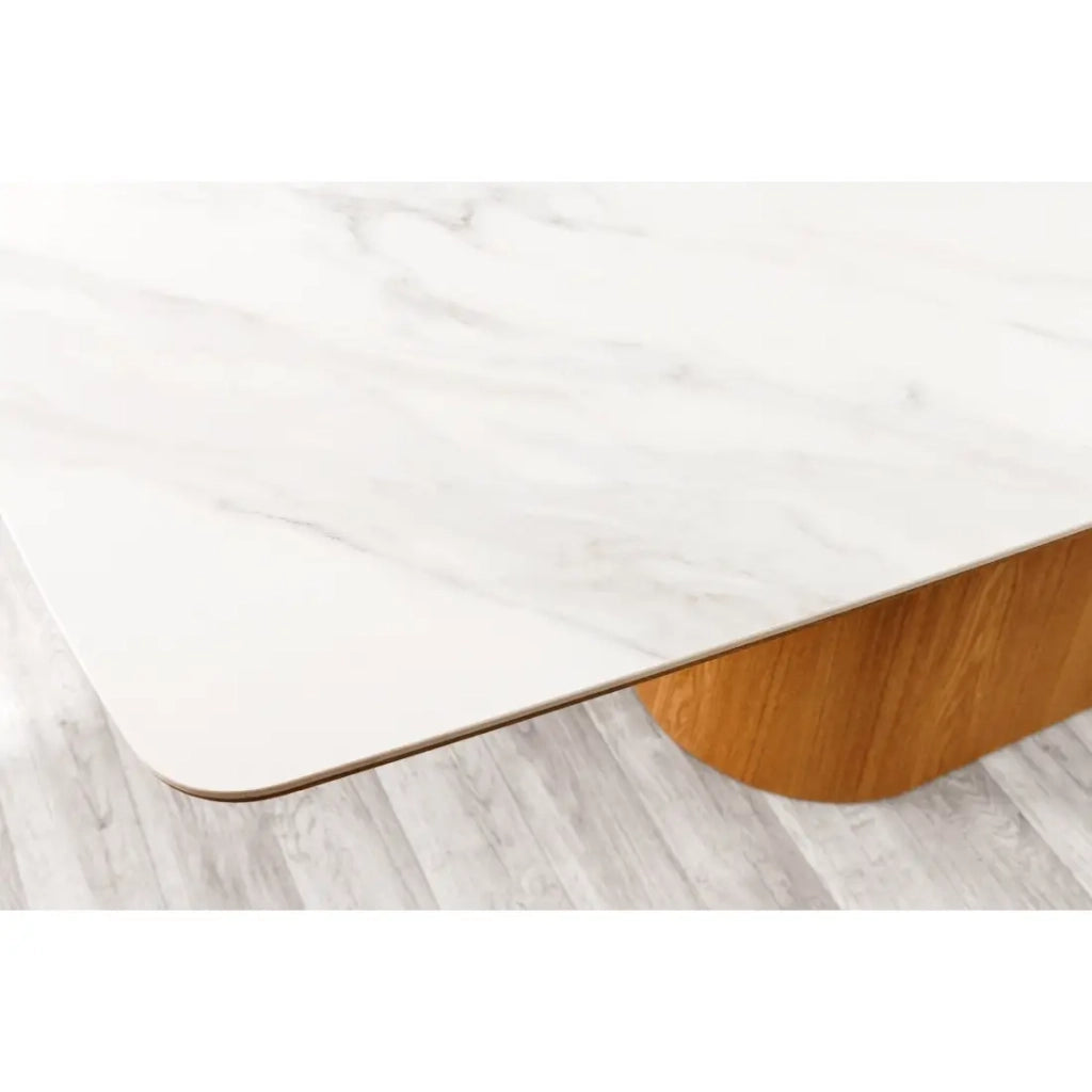 Tavolo da sala da pranzo LUMEA – Rettangolare 200 cm – Piano in ceramica effetto marmo bianco e piede aspetto legno chiaro