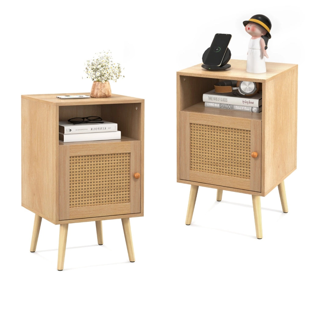 Set di 2 comodini in rattan con spazio di archiviazione-Tavolini con mensola aperta e porta decorata in rattan PE Naturale