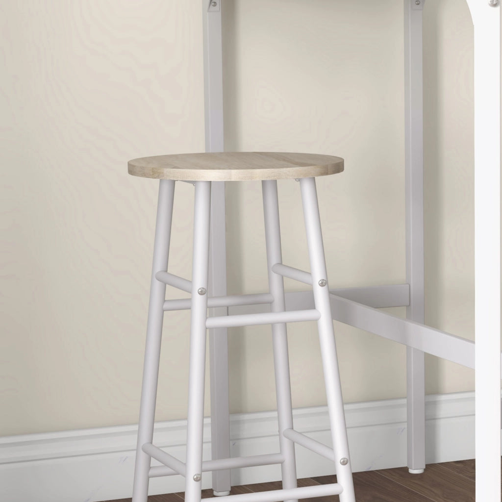 Set tavolo bar alto + 2 sgabelli con piano effetto legno naturale e telaio in metallo bianco per 2 persone