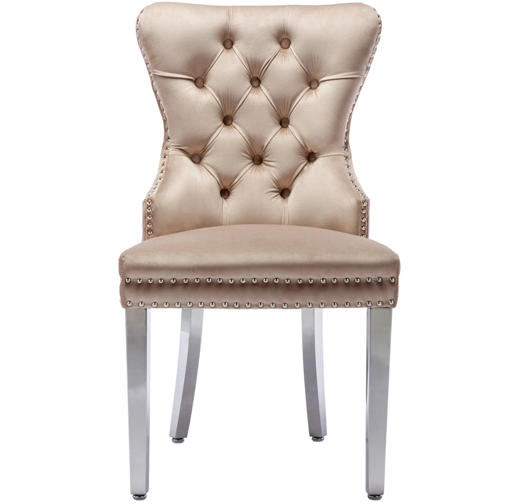 Sedia da pranzo in velluto beige con telaio in legno massiccio; gambe in metallo e schienale con fibbia quadrata