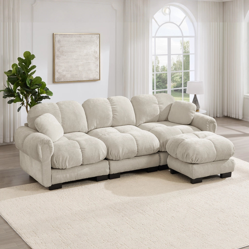Divano angolare convertibile a 3 posti con cuscini decorativi e chaise longue in chenille beige chiaro