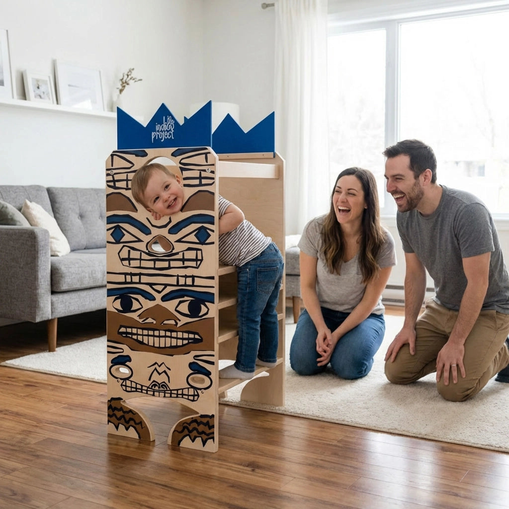 Totem - Torre Montessoriana Multifunzione 3 in 1 per Bambini da 24 Mesi 47,5x104,5x 45,5 cm con Lavagna e Canestro in Legno