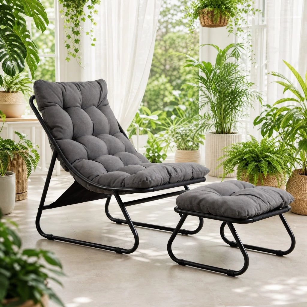 Sedia lounge da esterno con pouf, struttura in acciaio, cuscino grigio, stile moderno