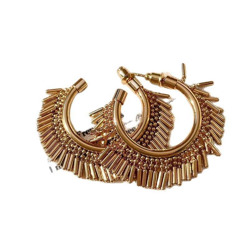Orecchini pendenti di alta gamma in stile francese per donna, design di nicchia, orecchini a cerchio grandi, eleganti e vistosi, orecchini alla moda e raffinati.