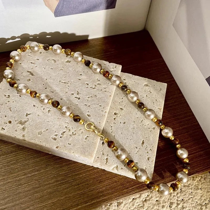 Collana fatta a mano con perle e pietre naturali di colori misti, regalo di Natale o di compleanno.