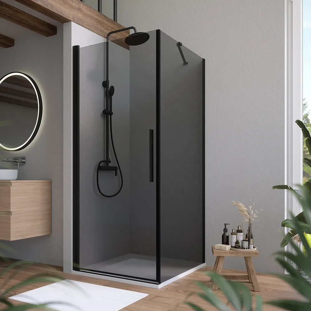 Box doccia 90x70cm con apertura a battente e parete fissa, profili nero opaco e vetro da 6mm fumè h195 | Elba