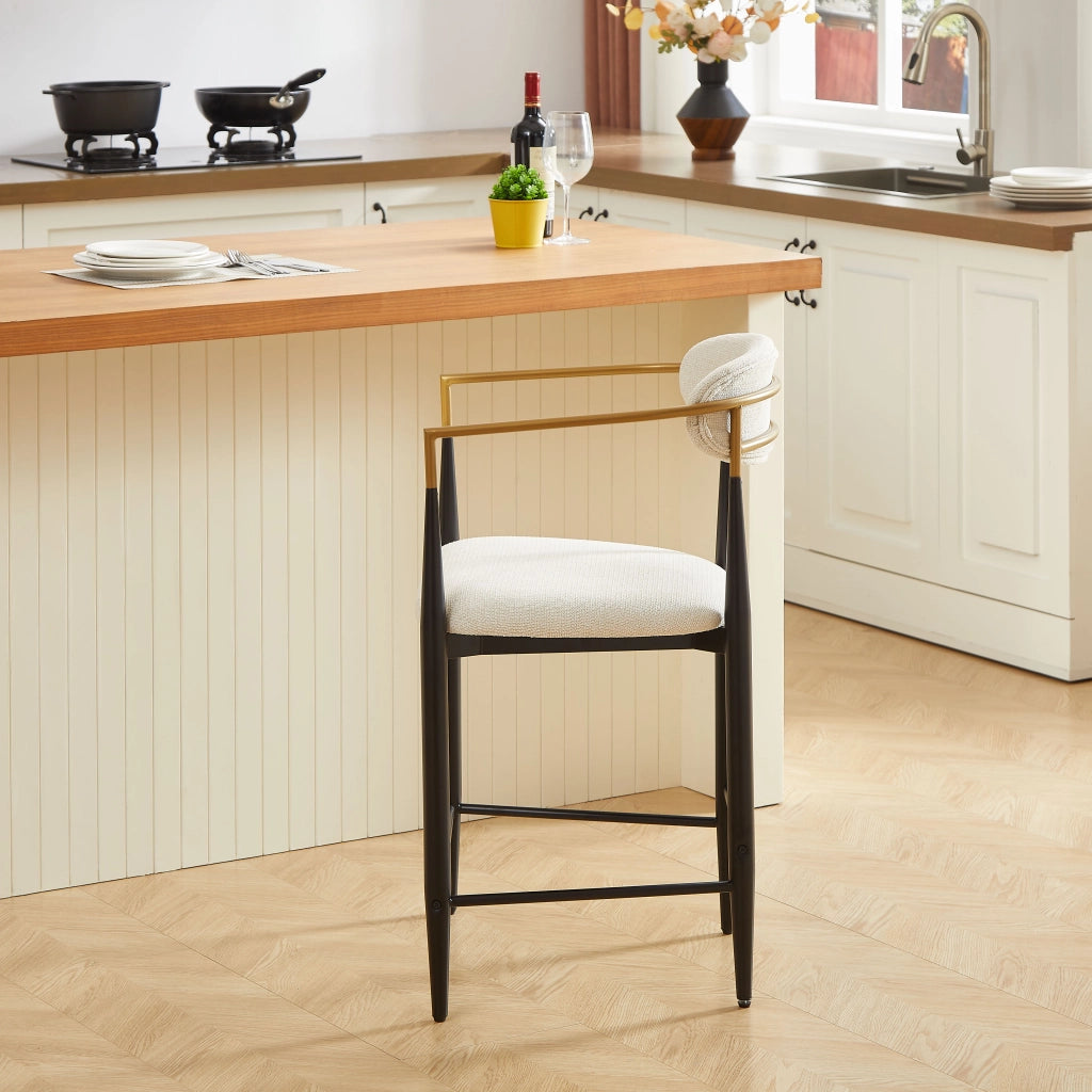 Set da 2 sgabelli da bar con braccioli, struttura in metallo nero e seduta in tessuto beige