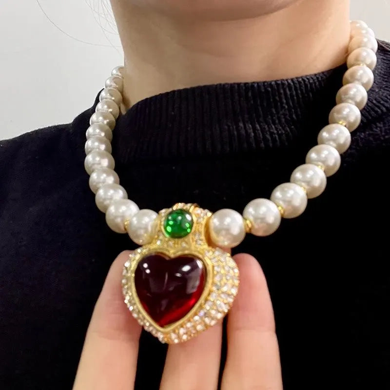 Collana con ciondolo a forma di cuore in perla di vetro vintage, realizzata a mano, regalo di Natale o compleanno.