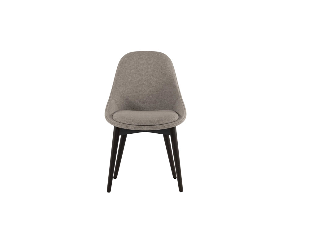 Sedia da pranzo Astrid con struttura in massello di noce e seduta imbottita in tessuto marrone chiaro - Design contemporaneo ed elegante