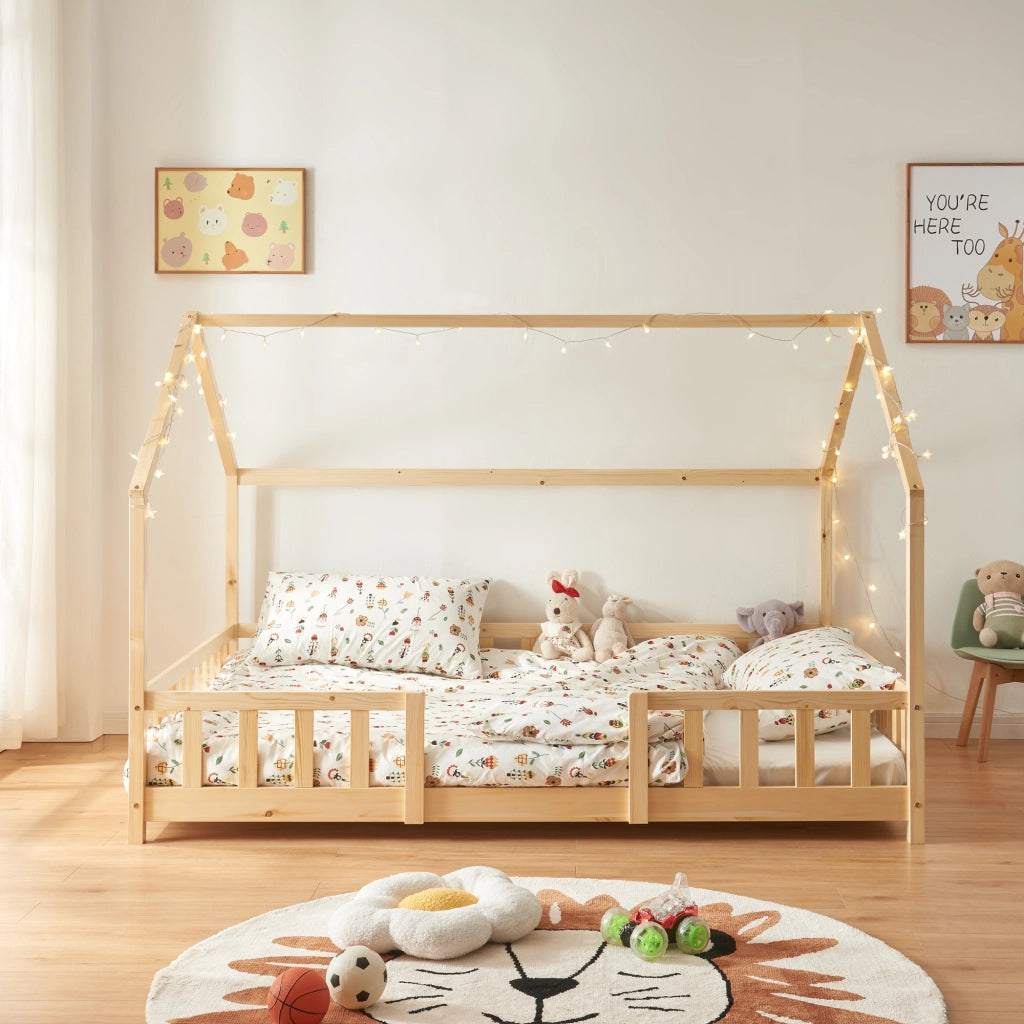 Letto per Cameretta Sisimiut a Forma di Casetta con Materasso 120x200 cm Color Legno Naturale [en.casa] [neu.haus]