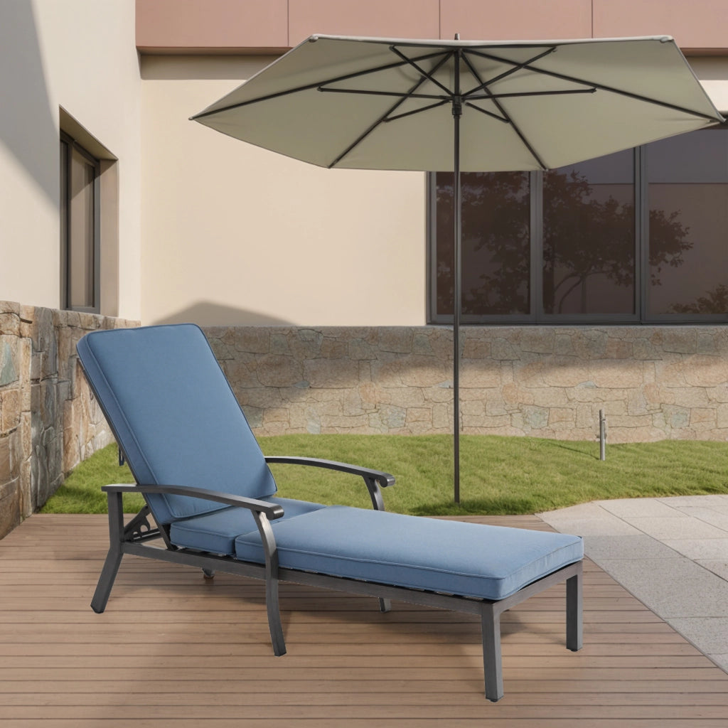 Sedia lounge da esterno in alluminio con cuscino blu, schienale reclinabile a 5 posizioni